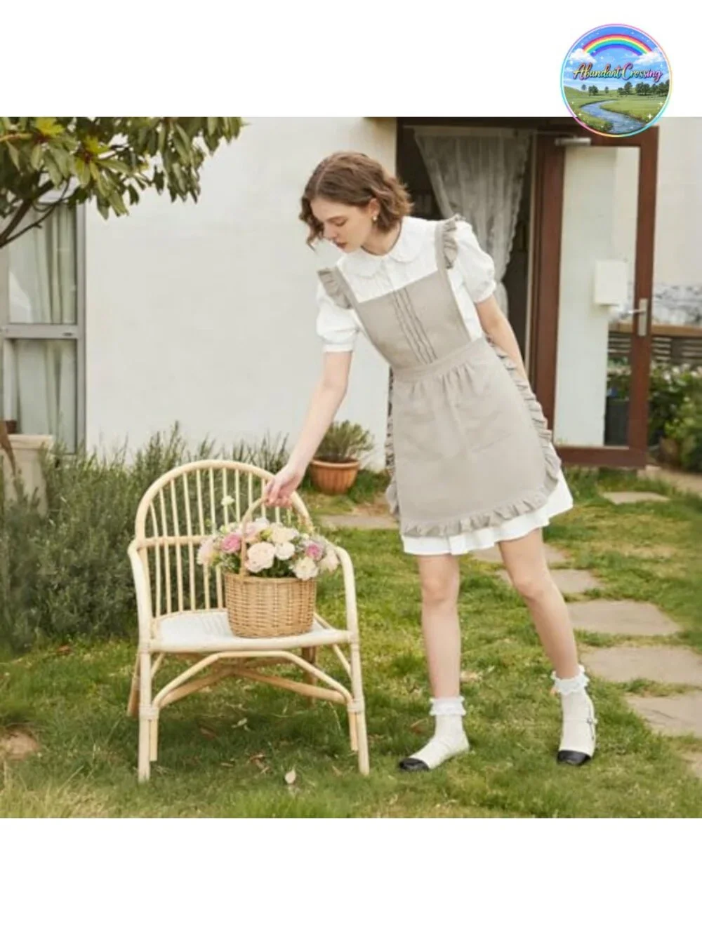 Vintage Ruffle Apron with Pocket, Frilly Kitchen Cooking Waitress
